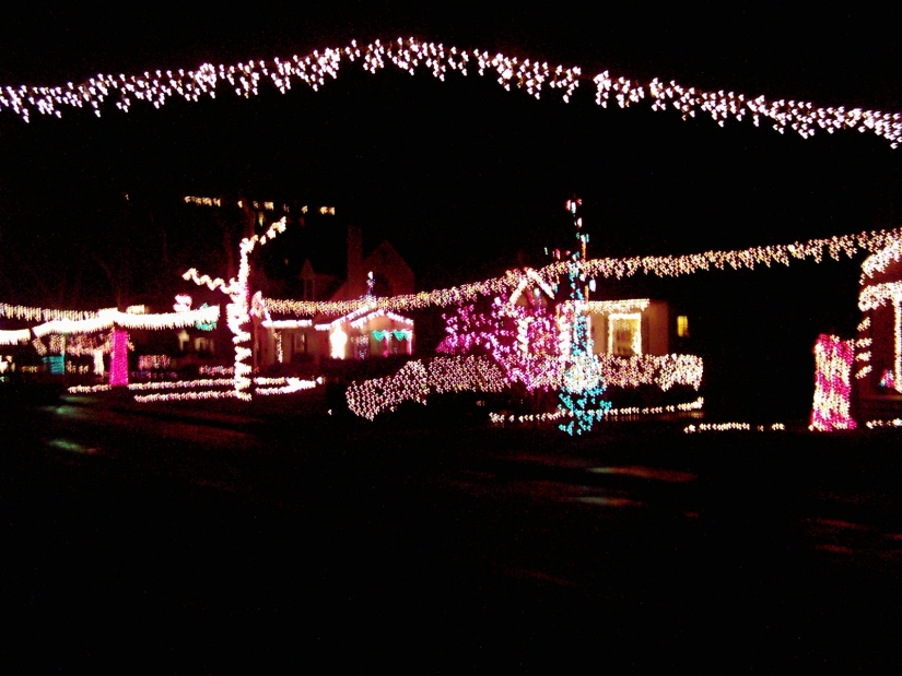 42nd Street Christmas lights. Photo by Brian on the December 27, 2004 Monday Night Skate.